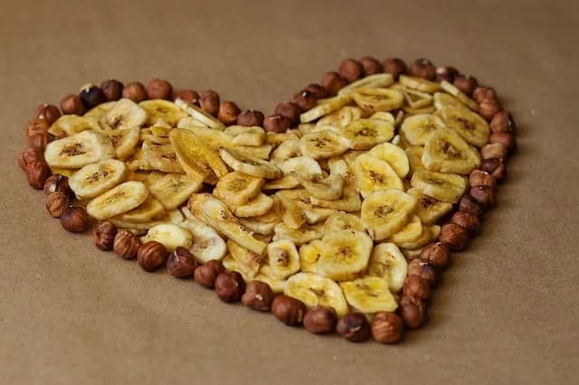 Banana slices and chips arranged with a hazelnut heart